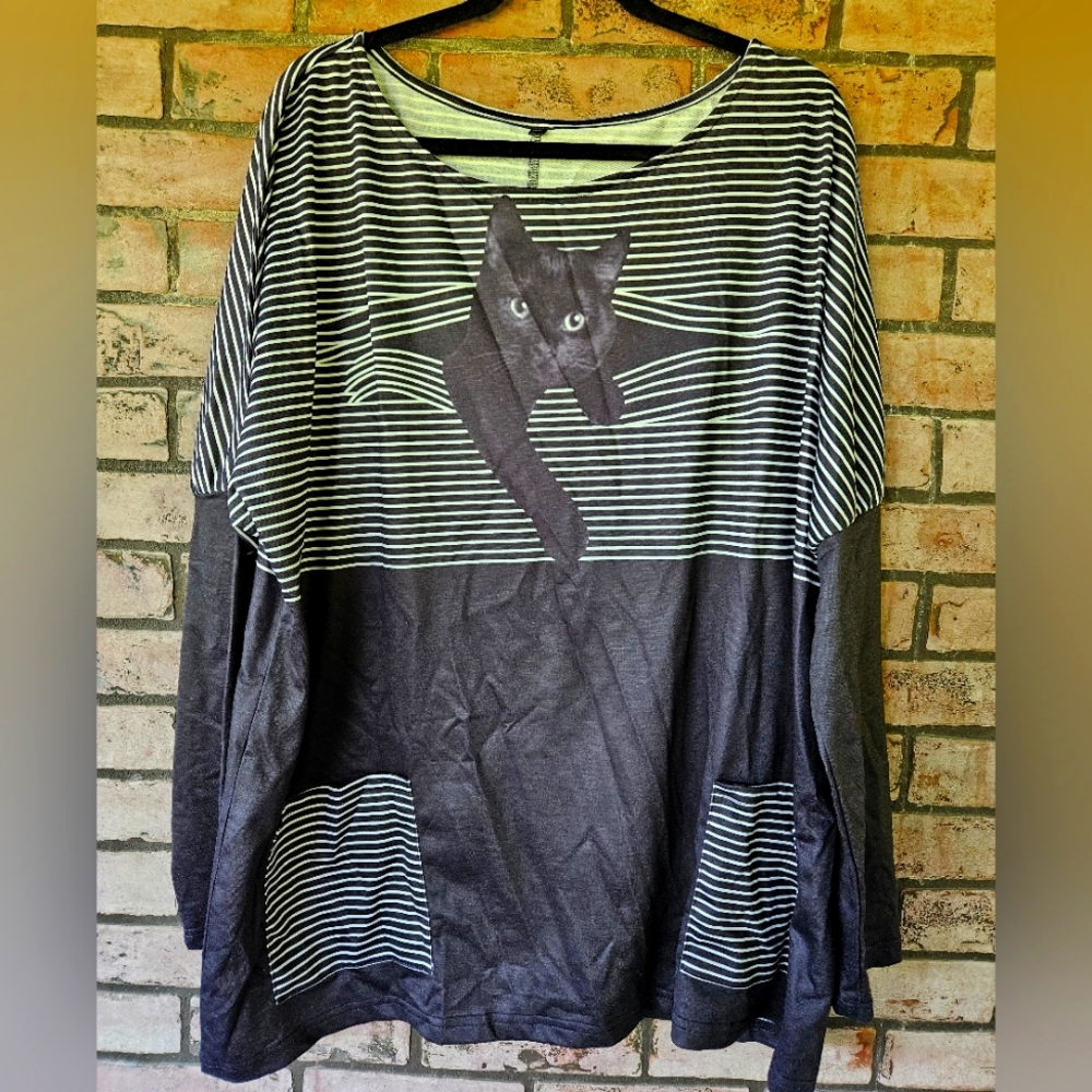 Striped tunic with cat